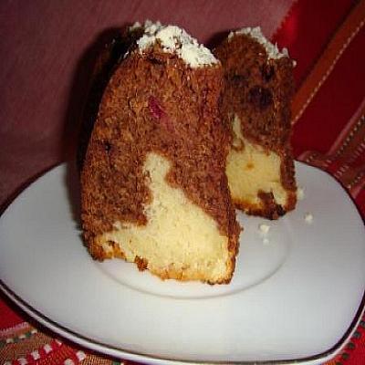 Двухцветный кекс с орехами