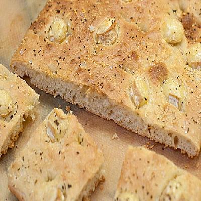 Фокачча с козьим сыром