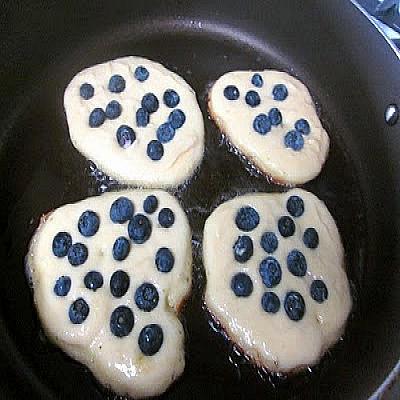Кукурузные блинчики с черникой