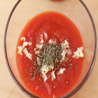 Куриное филе под томатным соусом и сыром