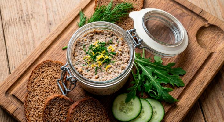 Паштет из копченой рыбы с орехами: Ресторанный рецепт дома.