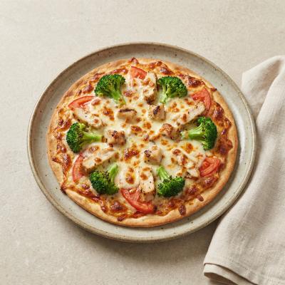Пицца с курицей и брокколи: быстрый рецепт