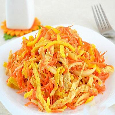 Салат из курицы и яичной ленты