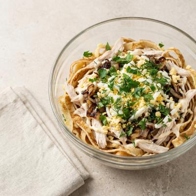 Салат куриный с блинами: праздничный рецепт