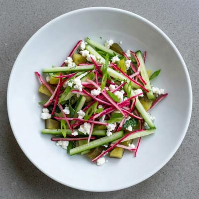 Салат с редисом, огурцами и сыром: пошаговый рецепт с фото