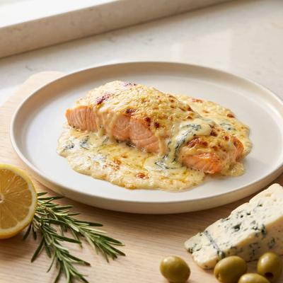 Семга, запеченная под сырно-сливочным соусом