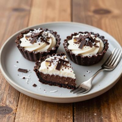 Шоколадный десерт в песочном тесте с кокосовым кремом - пошаговый рецепт тарталеток