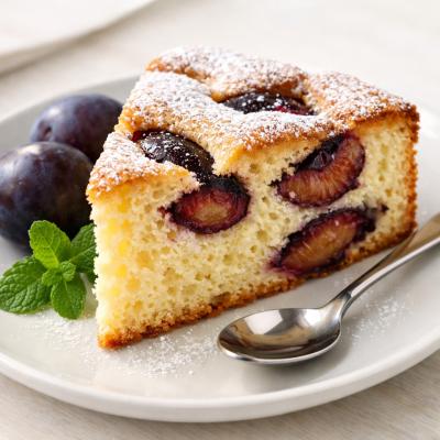 Сливовый пирог - простой бисквитный рецепт на скорую руку