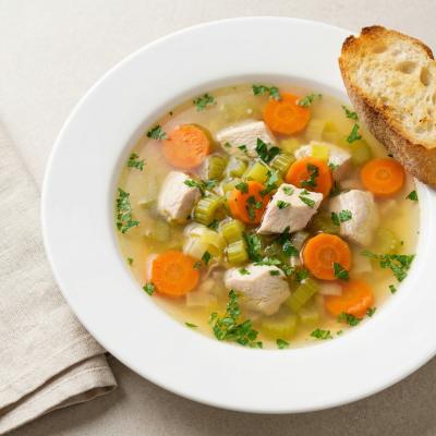 Суп с овощами и курицей: легкий рецепт