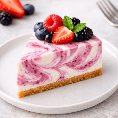 Творожно-ягодный торт без выпечки: двухцветный