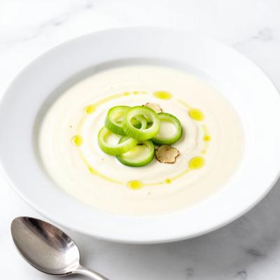 Вишисуаз: Классический рецепт французского холодного супа из лука-порея и картофеля