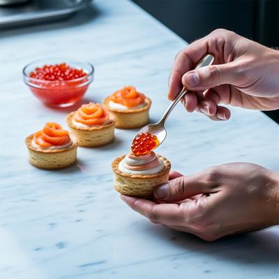 Волованы со сливочным сыром, семгой и красной икрой: рецепт праздничной закуски