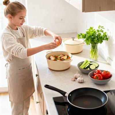 Яйца, запеченные с овощами и курицей: рецепт завтрака