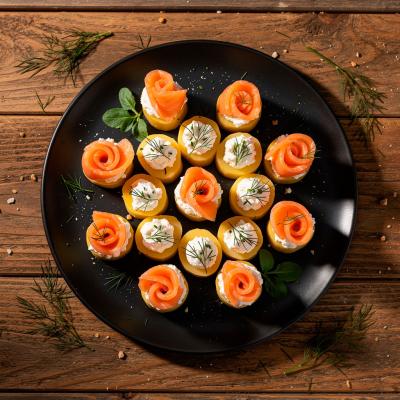 Закуска на фуршетный стол из сёмги и картофеля